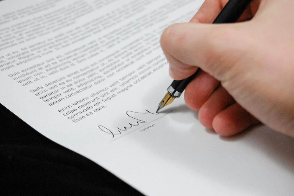 An employee signs a non-compete agreement in Colorado after consulting with Hansen Law Firm on the question of “Are non-competes enforceable in Colorado?”